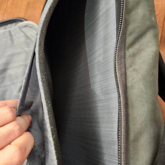 Arcteryx Blade 20 laptop commuter backpack in gray - Picture 8 of 11